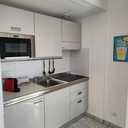 Proche Et Commerces * マントン